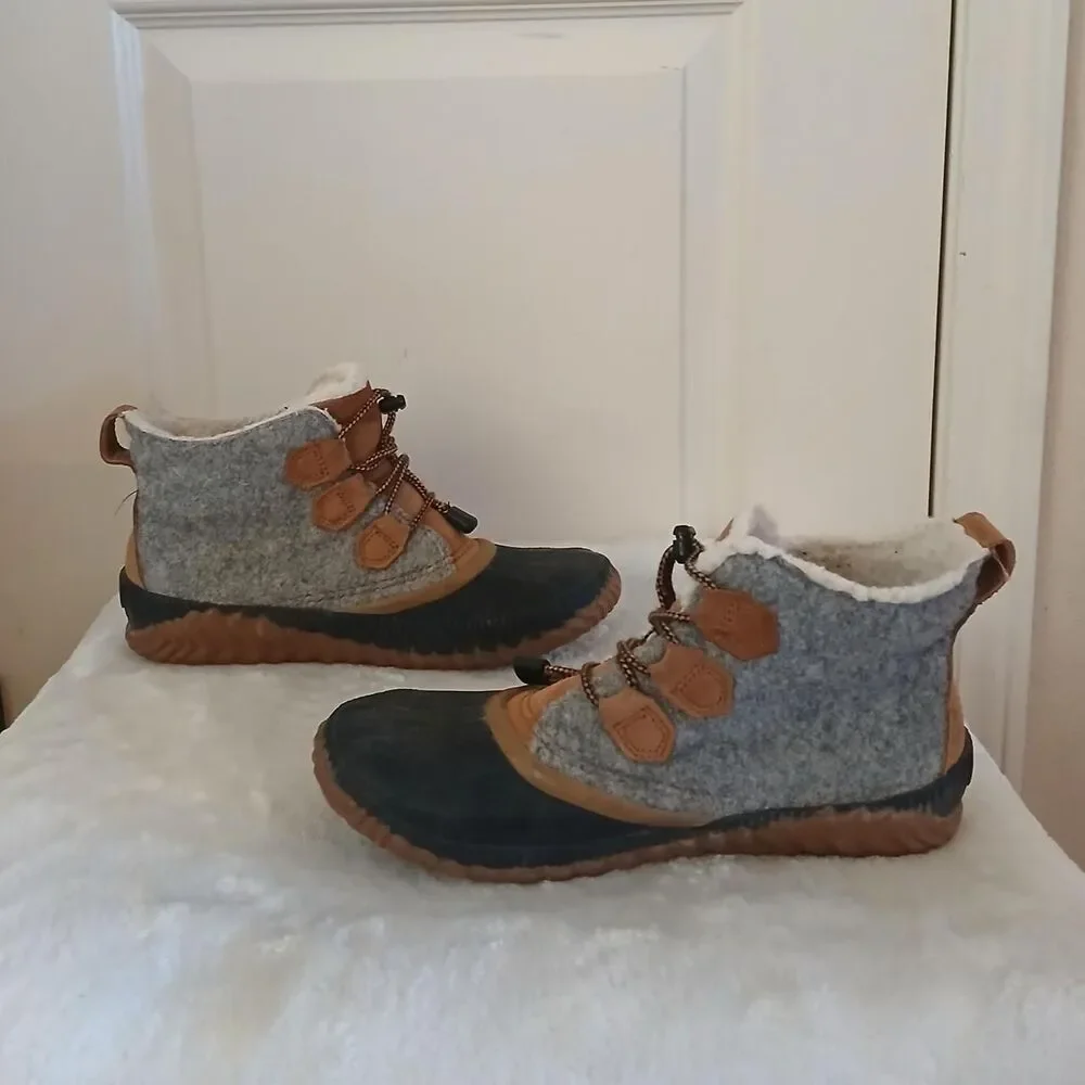 Sorel Out 'N About Plus Waterproof Duck Boots Gray Wool Tan Leather 6 Gorpcore